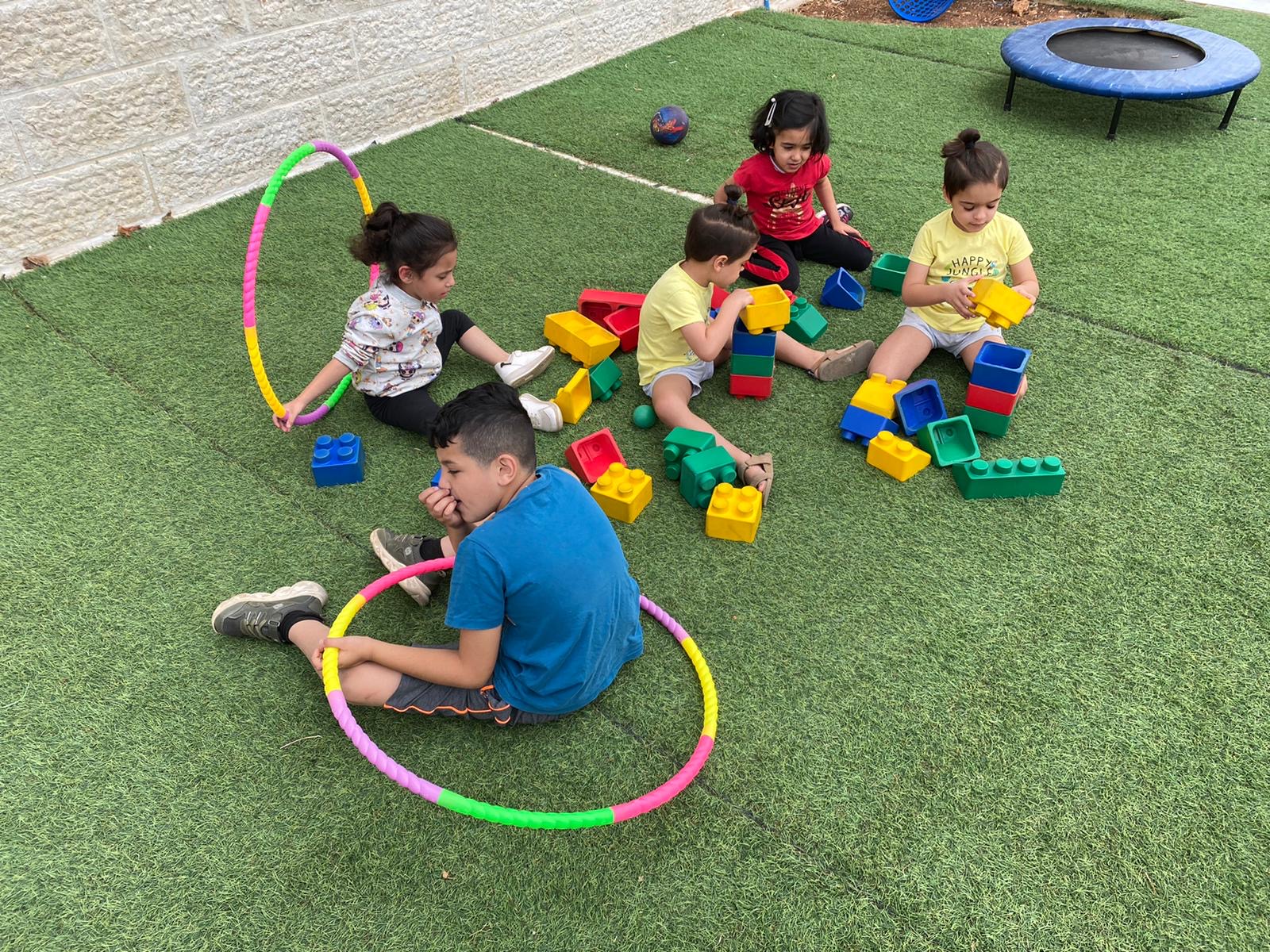 نعمل من اجل حياة افضل لاطفالكم