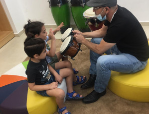 نعمل من اجل حياة افضل لاطفالكم